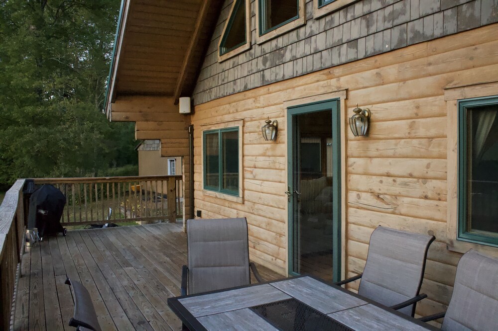 Cozy Log Cabin