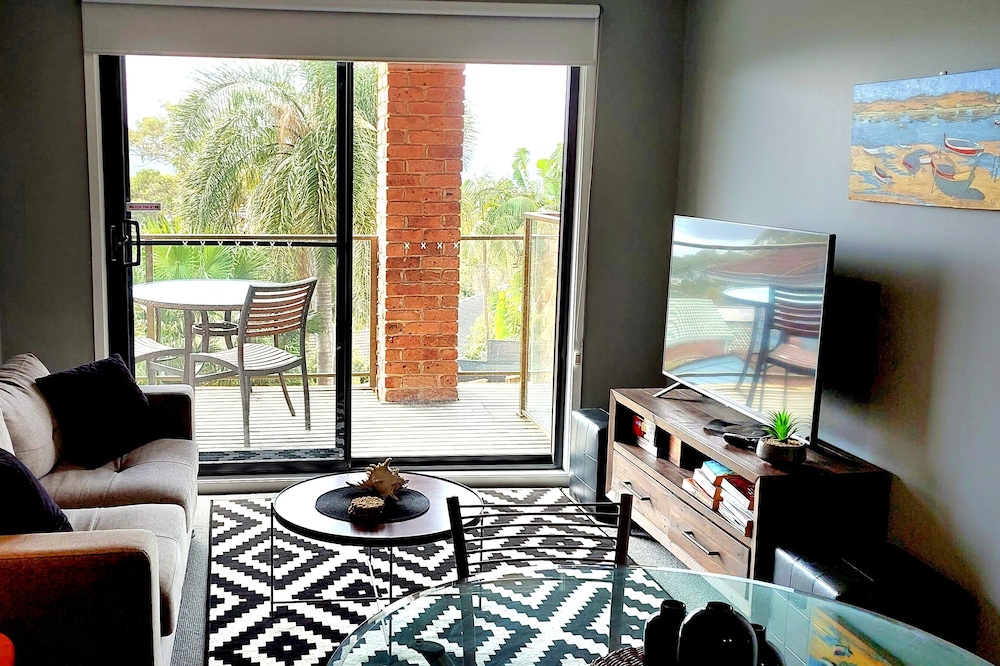 Beautiful views over Pittwater with pool. Modern self contained apartment.