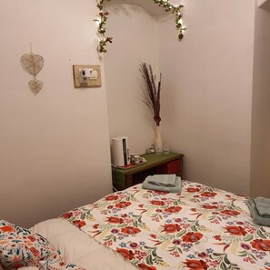 1 bedroom, desk, iron/ironing board, WiFi - Quirky, character guestroom in loam cottage in rural Hungary with outdoor pool  (Koppanyszanto)