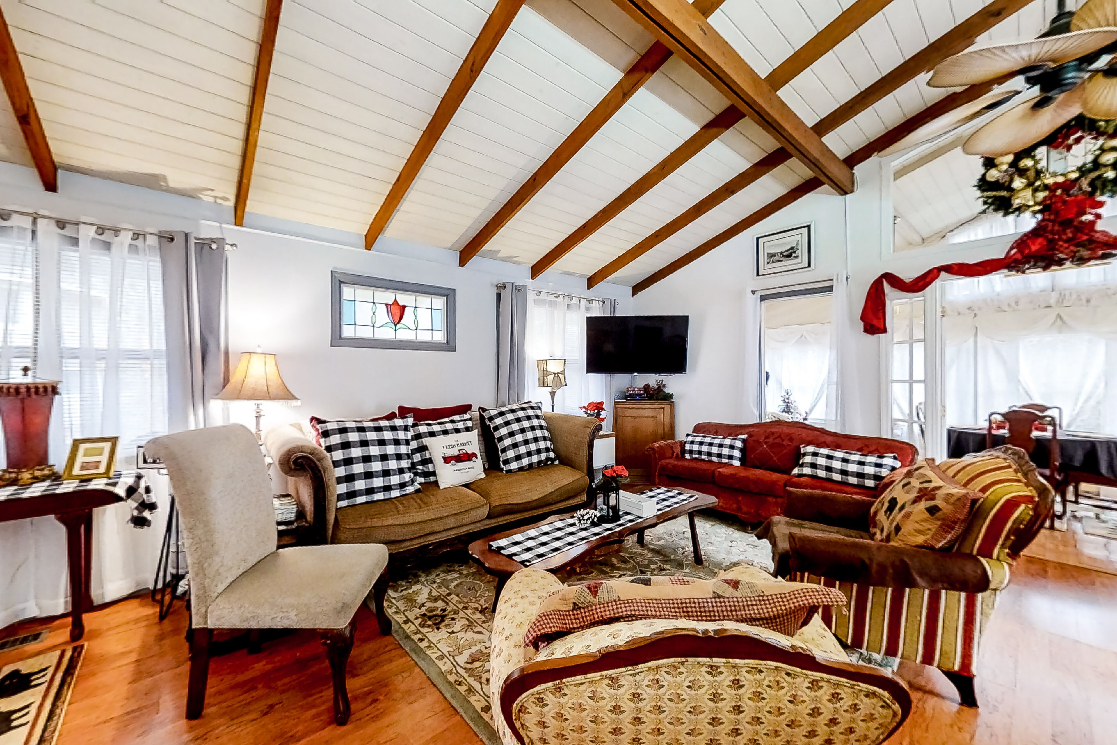 Cozy, family-friendly home w/ a furnished deck, game room, & private hot tub!