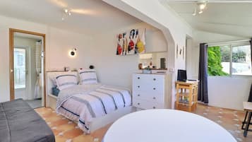 1 chambre, chambres insonorisées, fer et planche à repasser