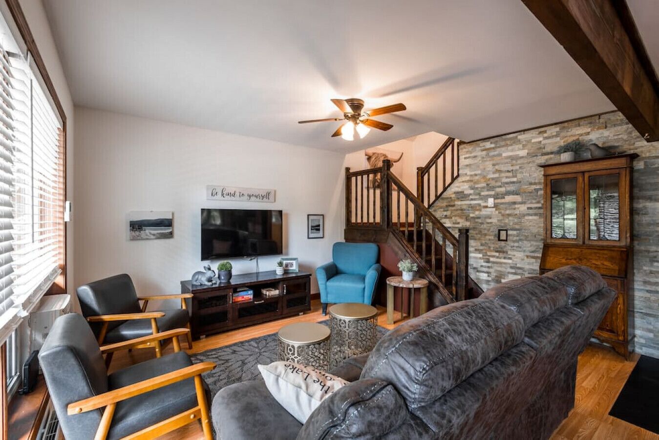 Arrowhead*Sauna*BBQ*Fire pit* Hot Tub*Trails