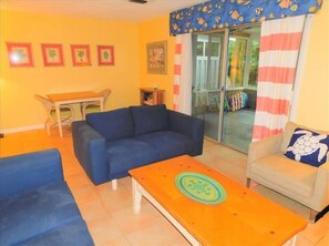 TV - G2 great extra glassed in dining area, 3bed 2.5 b (St. Simons Island)