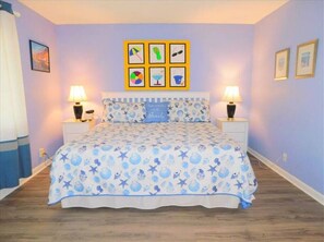 3 bedrooms, iron/ironing board, WiFi - G2 great extra glassed in dining area, 3bed 2.5 b (St. Simons Island)