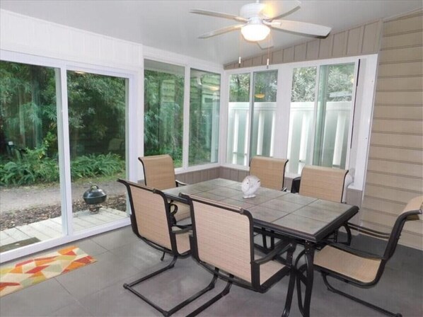 Dining - G2 great extra glassed in dining area, 3bed 2.5 b (St. Simons Island)