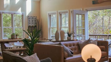 Smart TV, Netflix, Hulu, streaming services