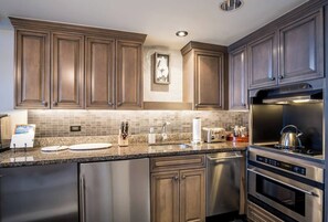 Fridge, microwave, stovetop, dishwasher