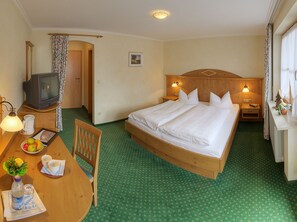 2 bedrooms, internet, bed sheets