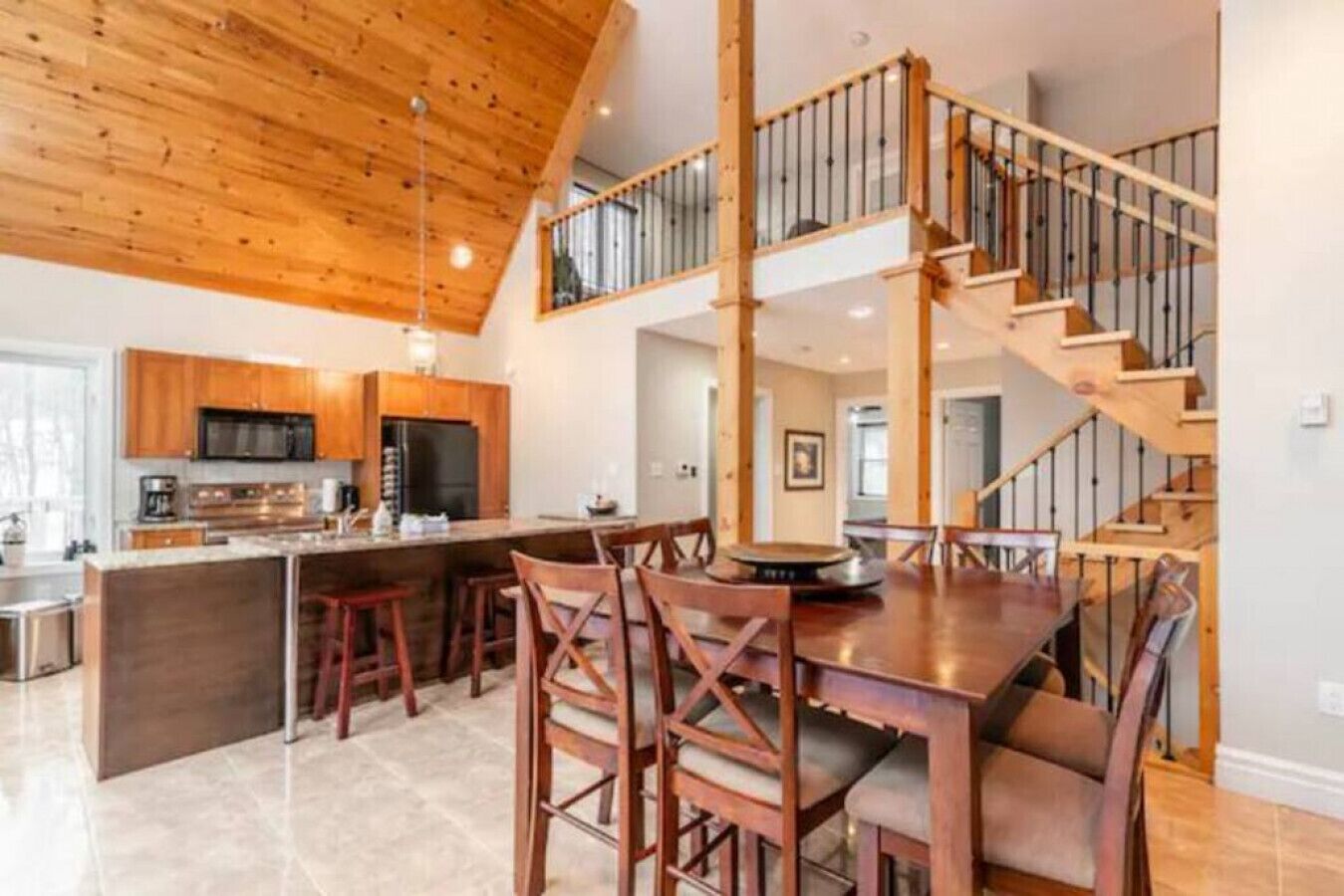 Ski Hill ★ Hot Tub ★ Barrel Sauna ★ BBQ ★ Private