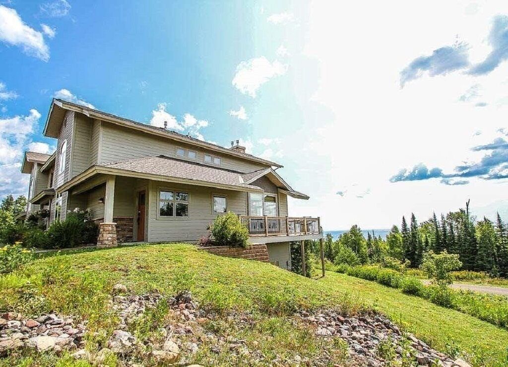 Cozy Northshore Retreat with Spacious Comfort