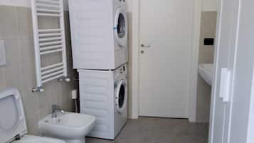 Dusche, Haartrockner, Bidet, Seife