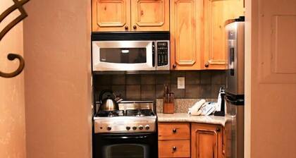 Adventure Hub~Nordic Ski, Snowmobile & Snow Shoeing Villa 3050-2