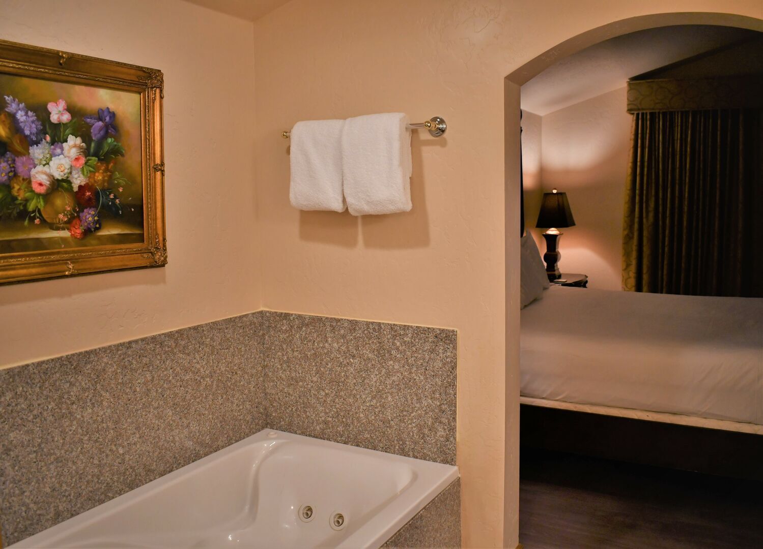 Adventure Hub~Nordic Ski, Snowmobile & Snow Shoeing Villa 3050-2