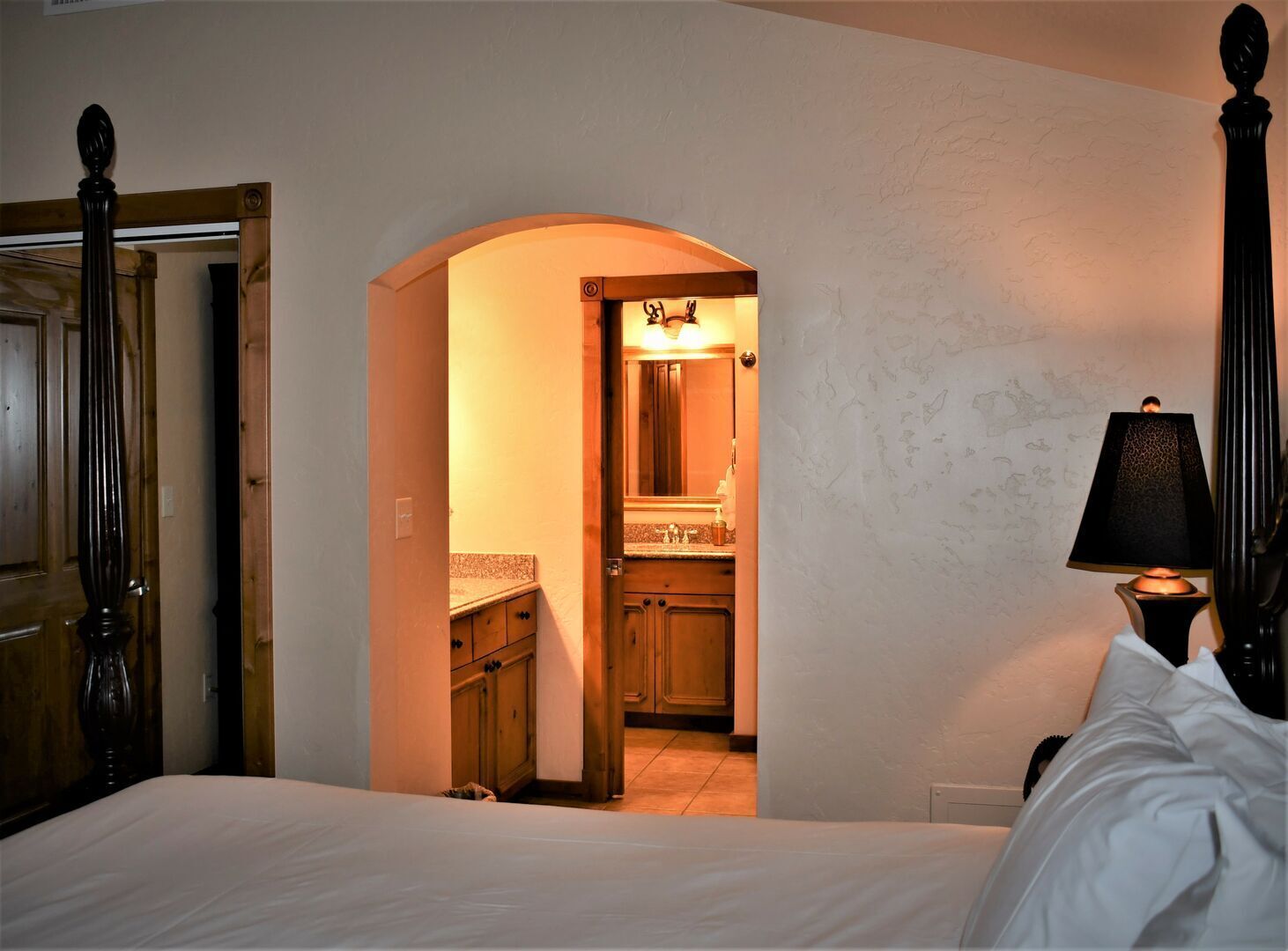 Adventure Hub~Nordic Ski, Snowmobile & Snow Shoeing Villa 3050-2