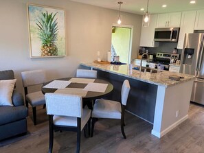 Dining - Front row of Maui Kamaole. Newly renovated unit wi (Kihei)