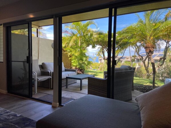 TV, offices - Front row of Maui Kamaole. Newly renovated unit wi (Kihei)