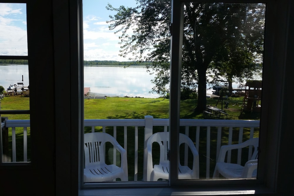 Have a restful vacation on Oneida Lake: full house, yard, and lakefront property