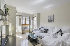 TV - Can Jaume - Two Bedroom Apartment, Sleeps 4 (Alcúdia)