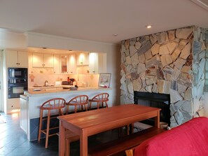 Dining - Assateague Lookout - Water Front townhome W/view. - Shared Pier, No Linens (Chincoteague)