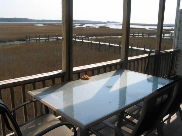 Outdoor dining - Assateague Lookout - Water Front townhome W/view. - Shared Pier, No Linens (Chincoteague)