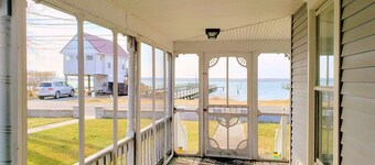 Miss Agnes - Water Front 3BR home PET FRIENDLY, NO LINENS PROVIDED