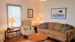 Smart TV - Miss Agnes - Water Front 3BR home PET FRIENDLY, NO LINENS PROVIDED (Chincoteague)