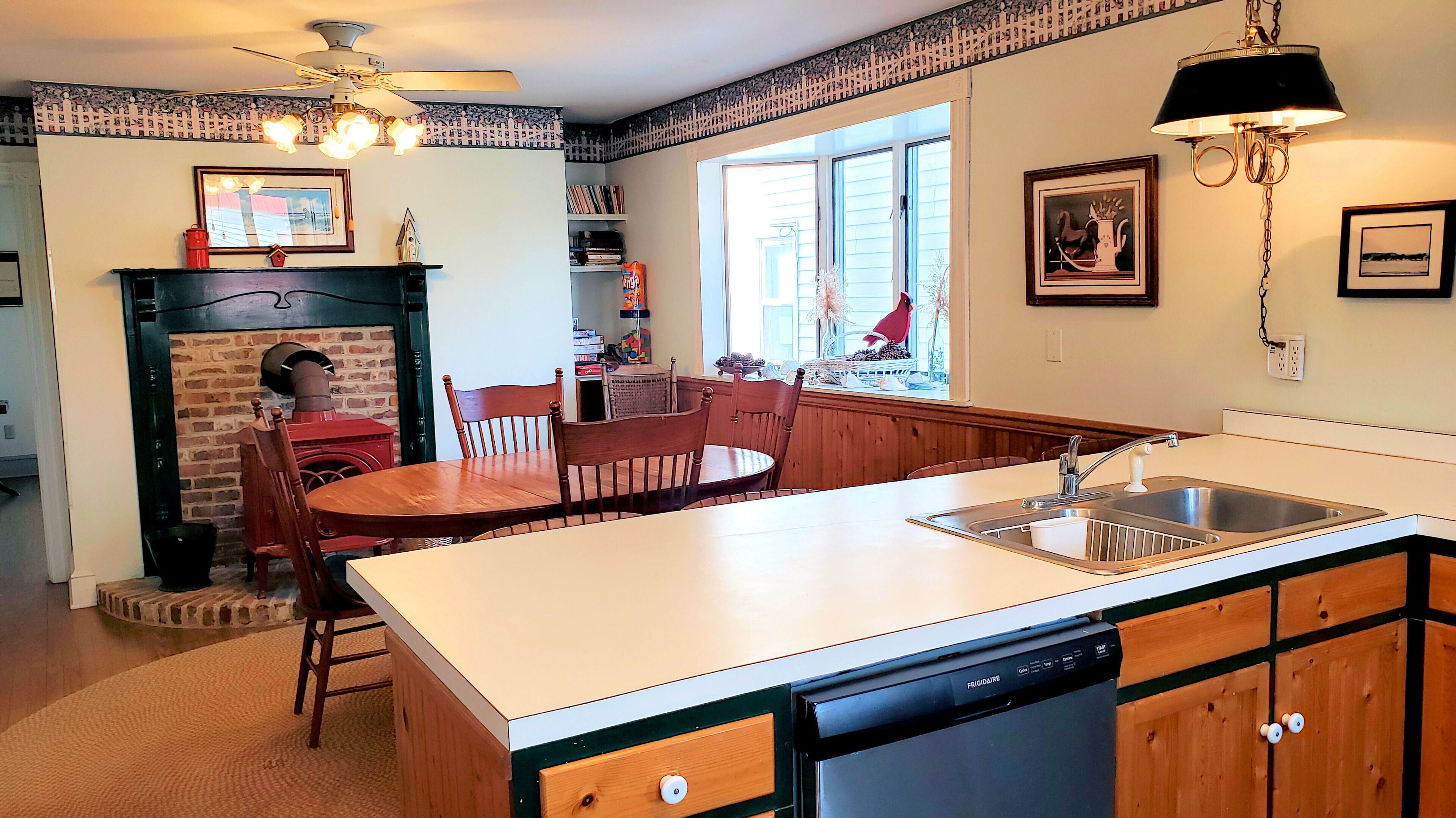 Miss Agnes - Water Front - Pet Friendly Home.