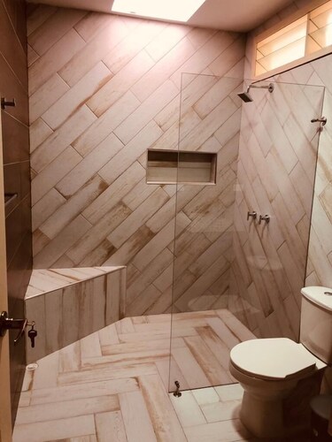 Beautiful New 3 Bedroom Apartment With A/C