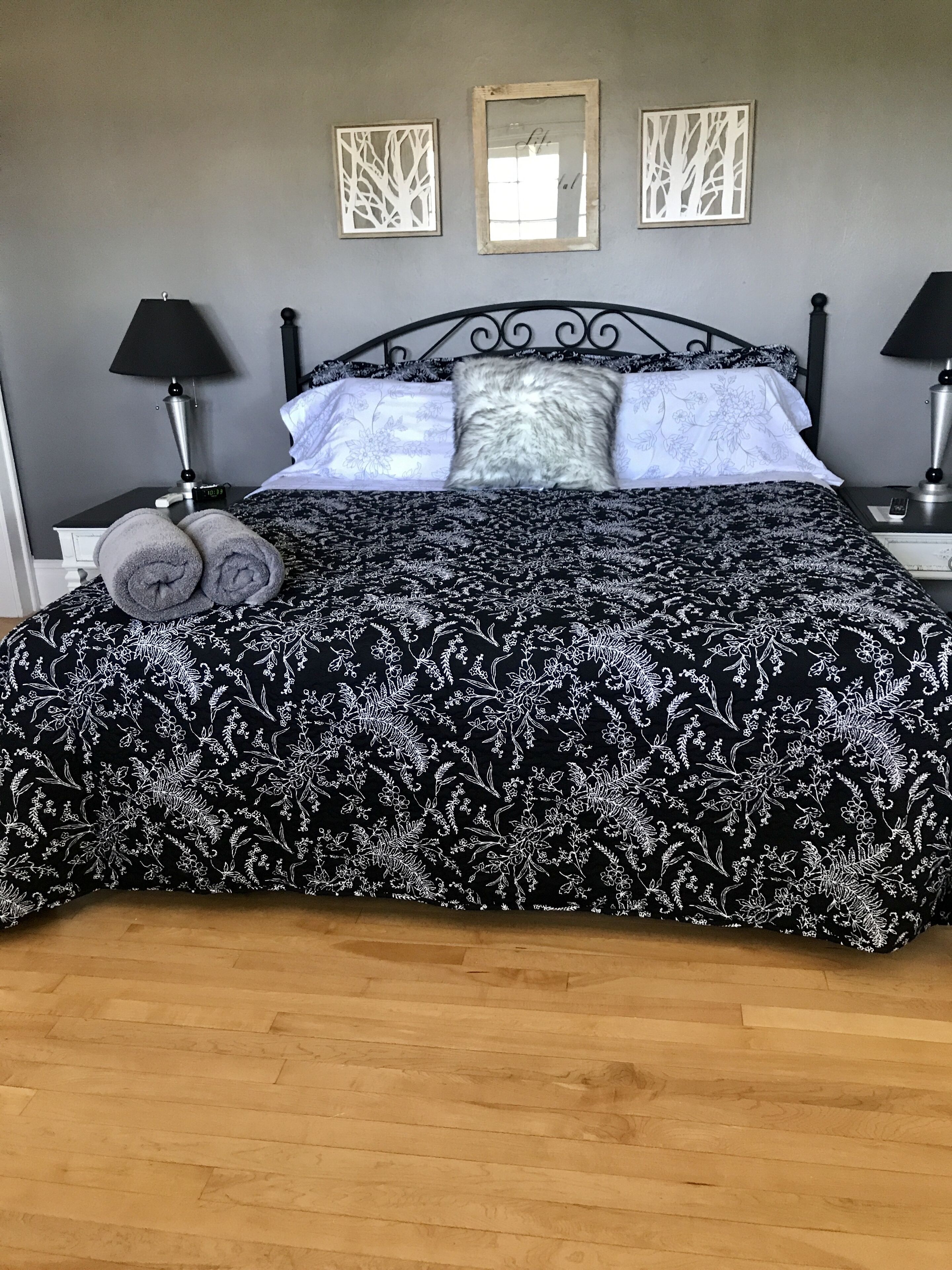 5 عدّة غرف نوم ومكتب ومكواة/لوح كي وسرير سفر