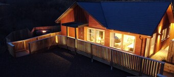 Hot tub lodge with stunning view