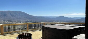 360 Mountain Top Views! Private Pool, Gated, Theatre, Pinball, Outdoor Kitchen!