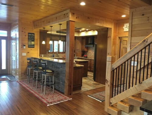360* Mountain Top Views! Private Pool, Gated, Theatre, Pinball, Outdoor Kitchen!