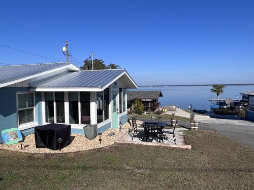 View of Lake Weir & private beach access 