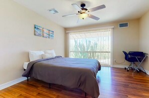 1 bedroom, desk, iron/ironing board, free WiFi