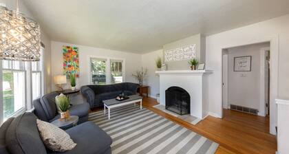 Experience Caldwell Charm/Visit the Wineries at this Historic 4 bdrm House+ WiFi