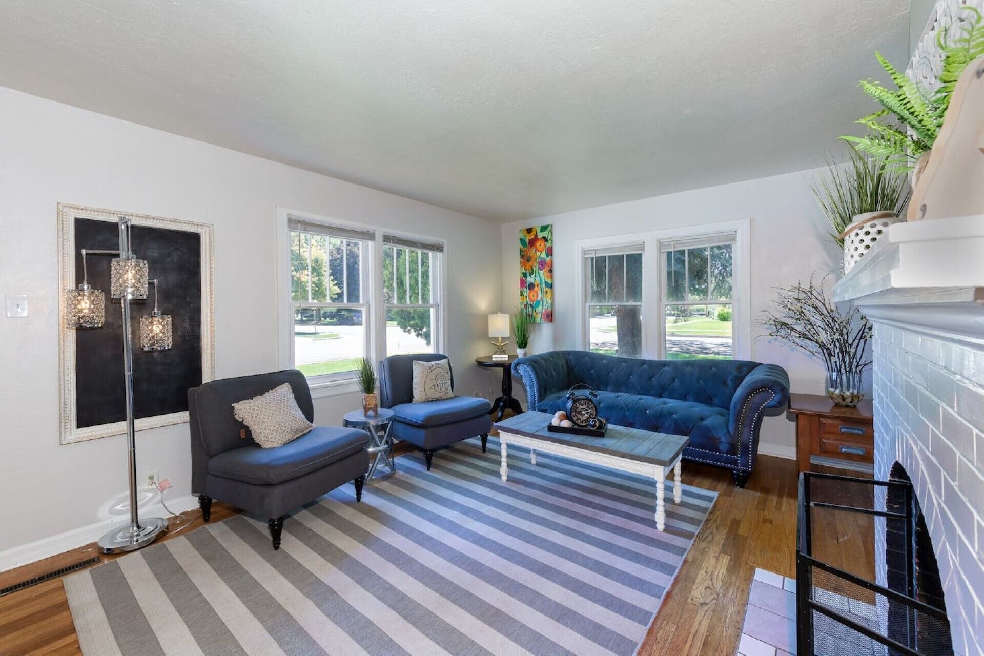 Everett Darling Farmhouse 4 BDRM +Cozy +Romantic+WiFi 