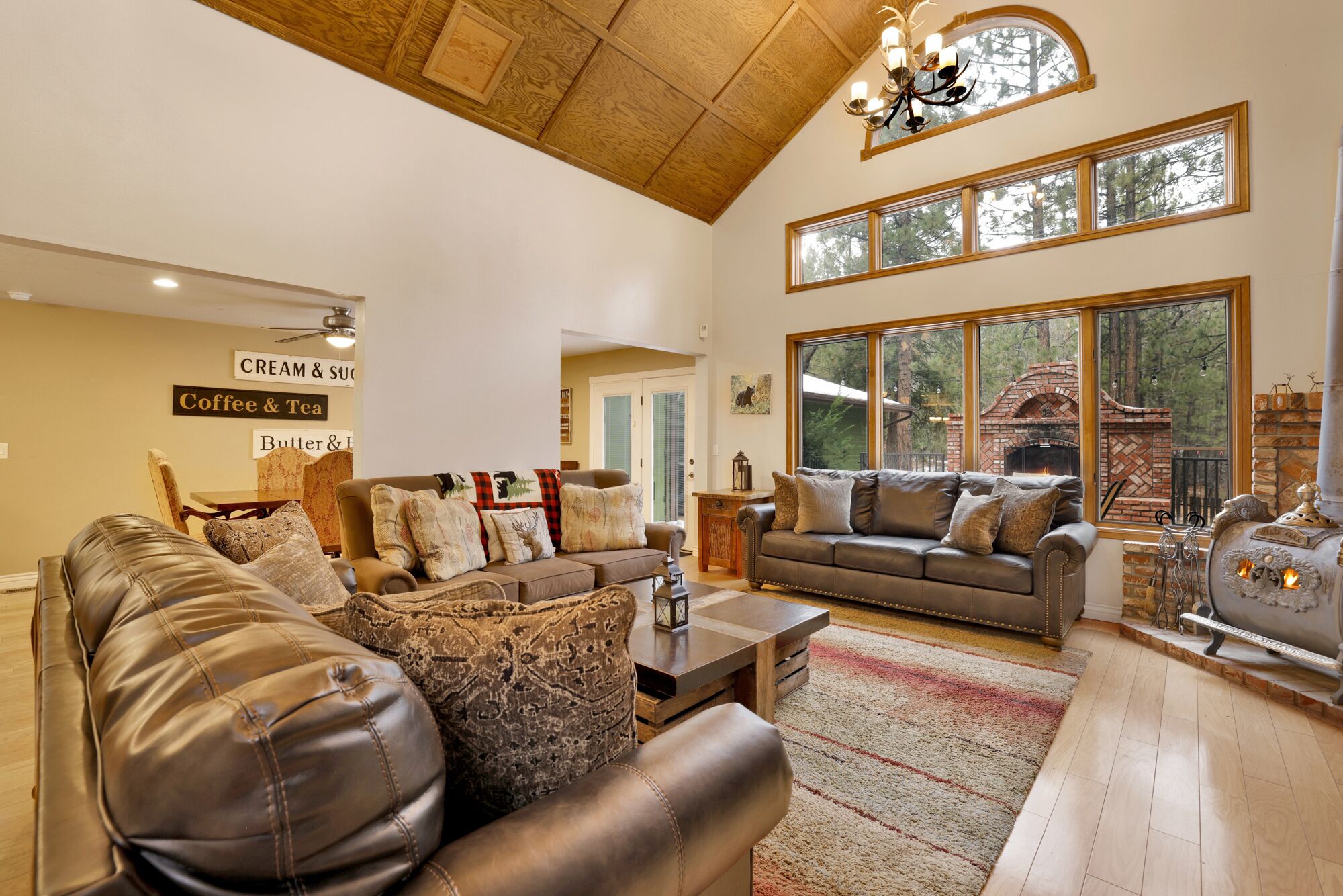 Apres Ski Haus | Hot Tub | Pool Table | Central