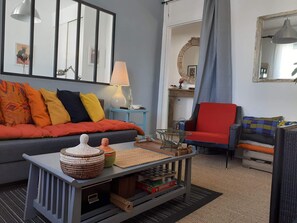 TV, books - Cosy and bright 1-3 person apartment (caen)