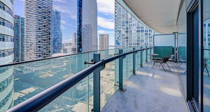 Next2 CN Tower / Union - 2BR/1.5 Bath Condo
