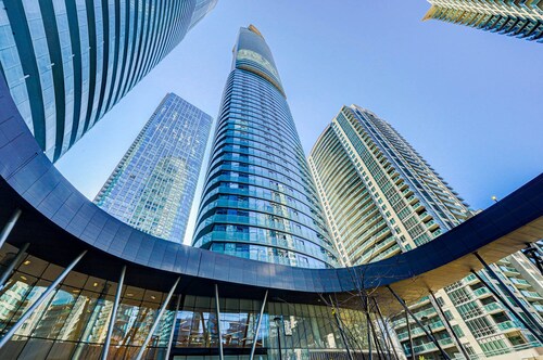 Next2 CN Tower / Union - 2BR/1.5 Bath Condo