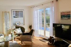 Fernseher, Kamin, Stereoanlage