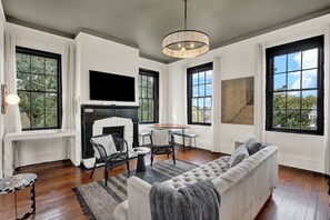 Unclassified image, 3 of 48, button