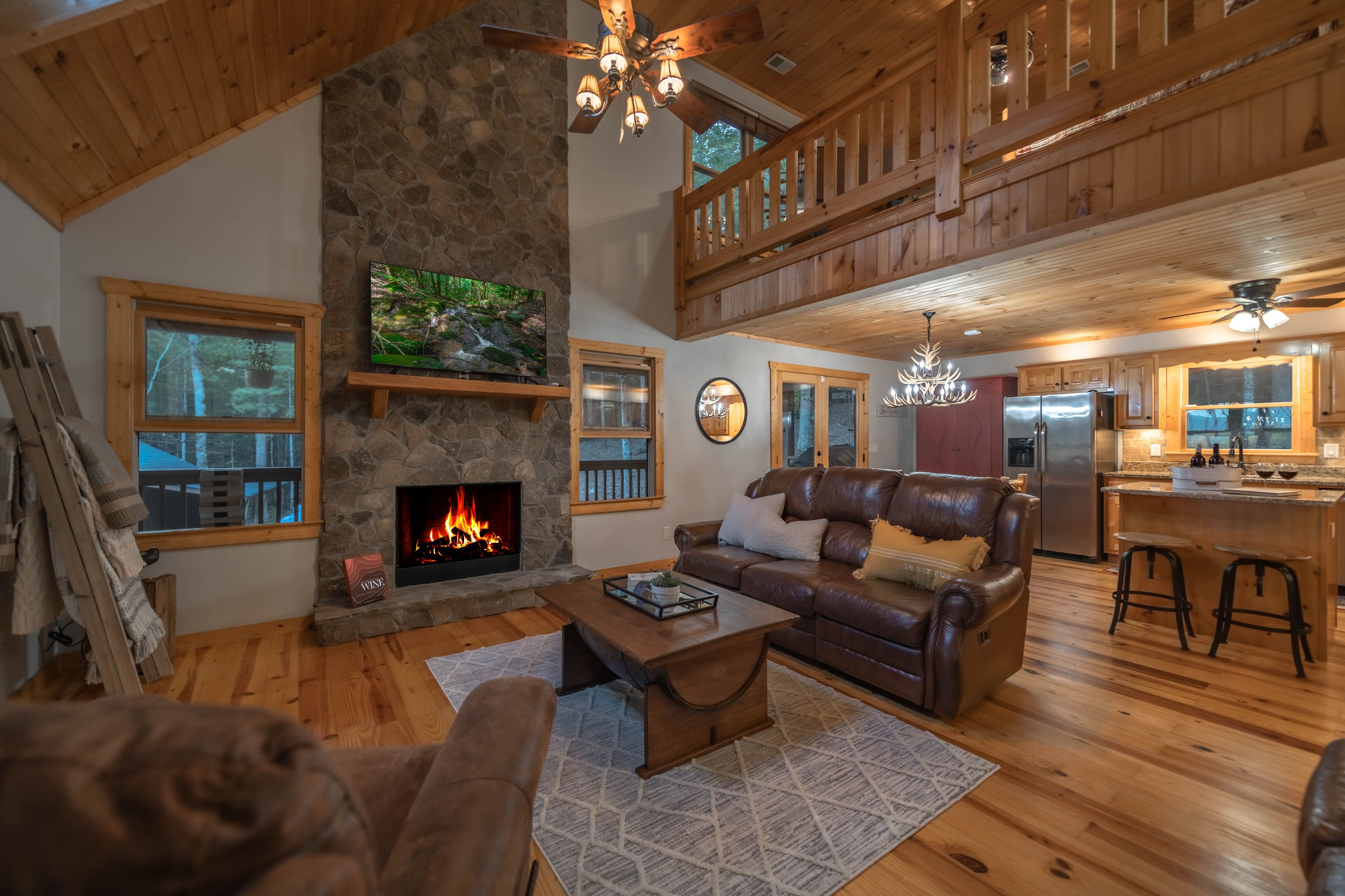 Mountain View Cabin, 6 Acres with Hot Tub & Fire Pit