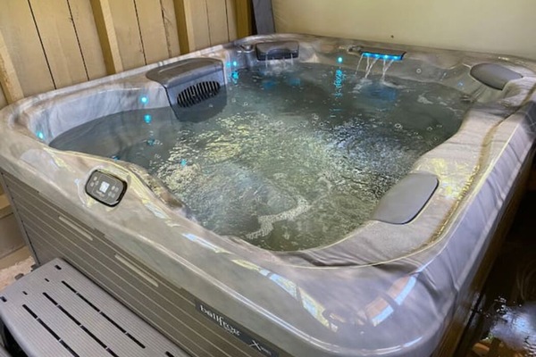 Indoor spa tub