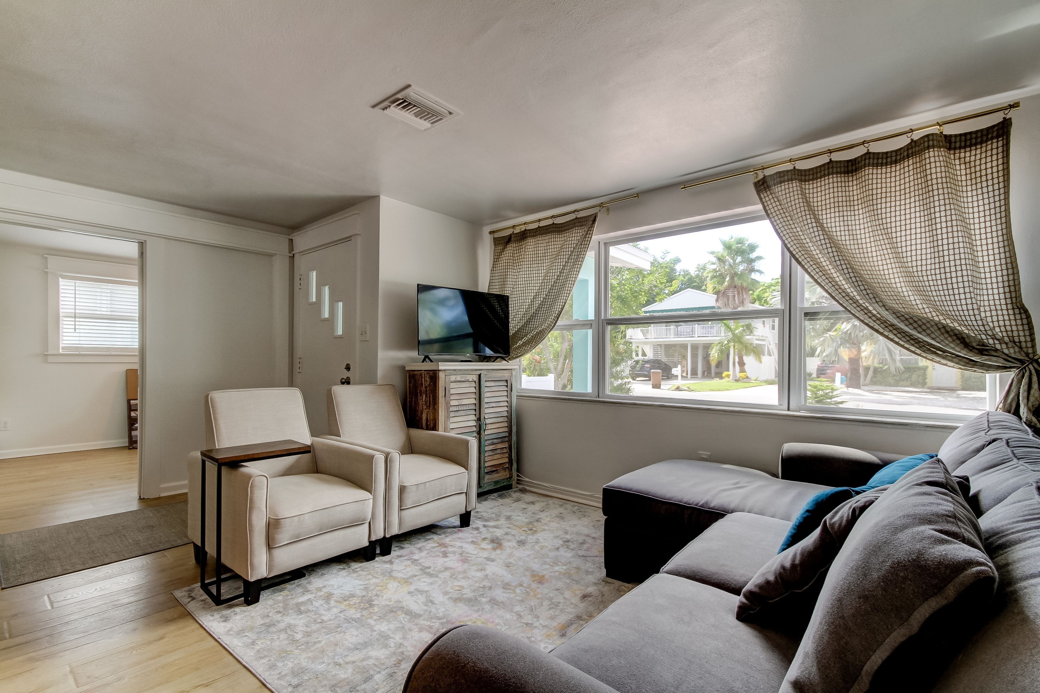 Happy REPEAT guests….stroll to beach, parks, food, pickleball & all IRB offers!