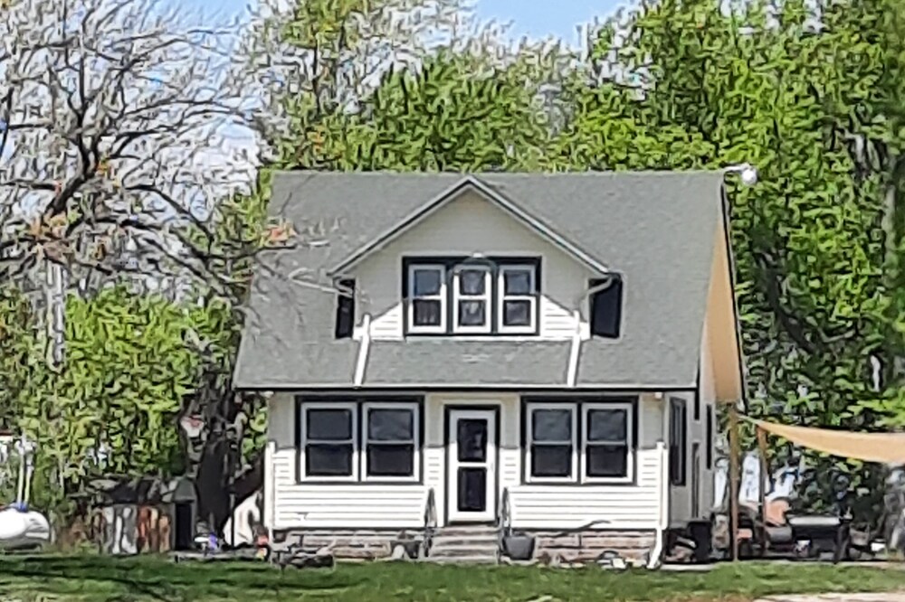 Fisherman friendly 1 mile from Jet Express, boat parking , fish cleaning table