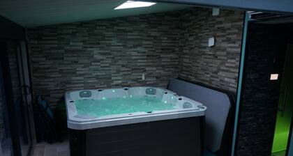 Relaxation and well-being stay in the heart of Berry with Jacuzzi and Hammam