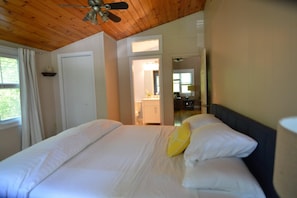 3 habitaciones, tabla de planchar con plancha, wifi y ropa de cama 
