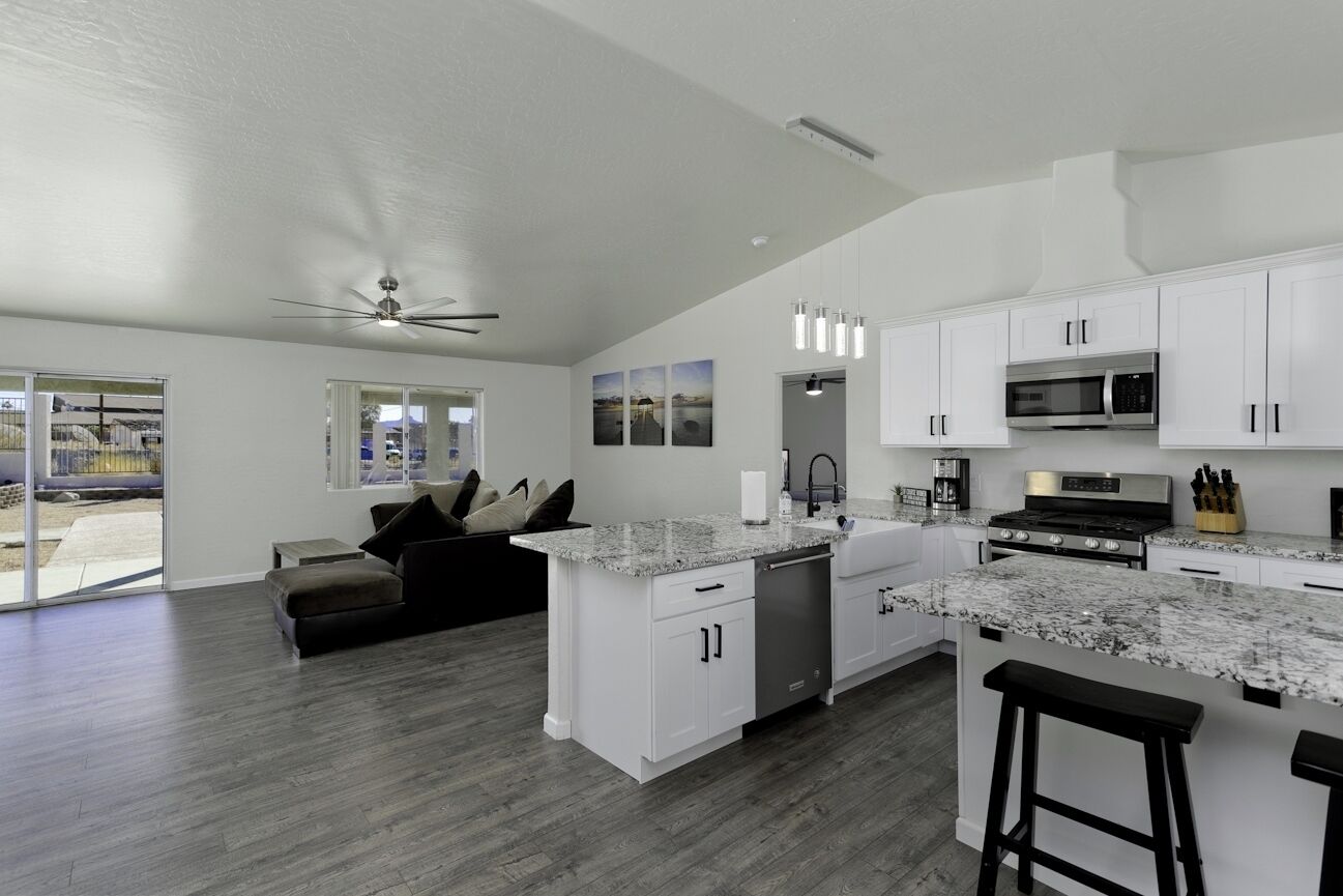 Re-Modeled North Lake Havasu pool home