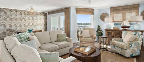 Smart TV, fireplace, DVD player